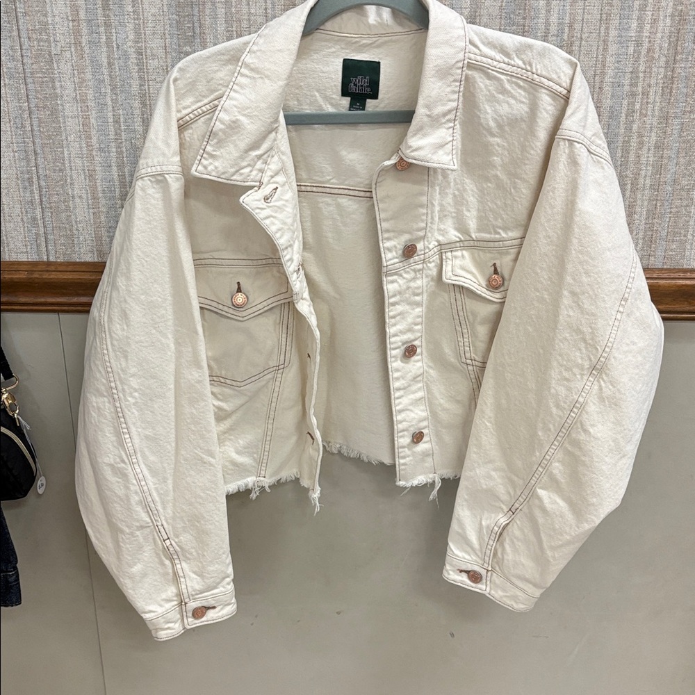 Jean Jacket 🤠 - Picture 3 of 4